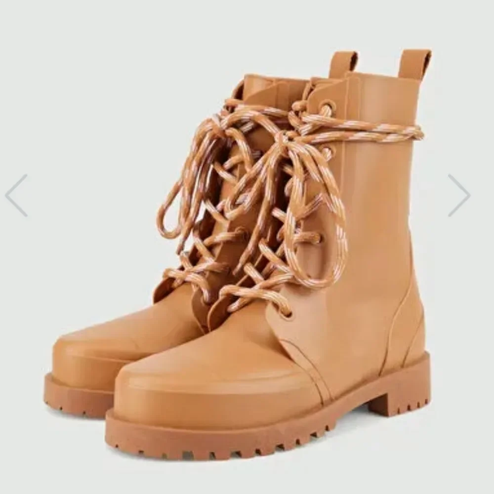 Schutz Rain Rubber Chelsea Boots Size 9 In Tan
